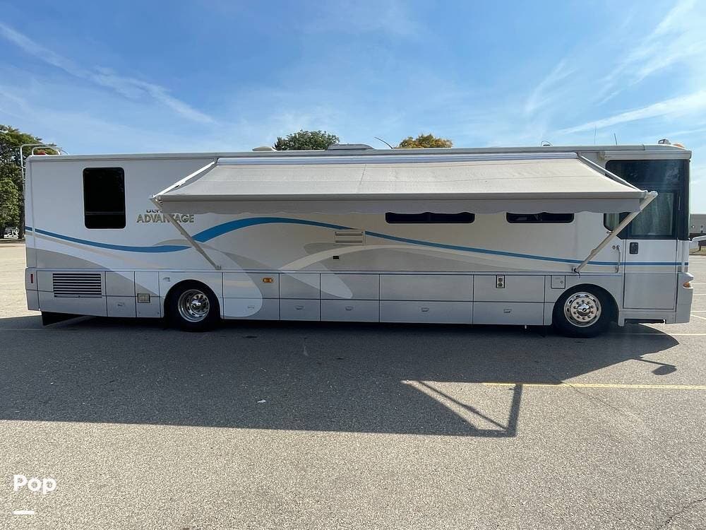 Contact us now about this 2001 Winnebago Ultimate Advantage 40J! 2001 Ultimate Advantage 40J by Winnebago from Pop RVs in Waterford Township, Michigan
