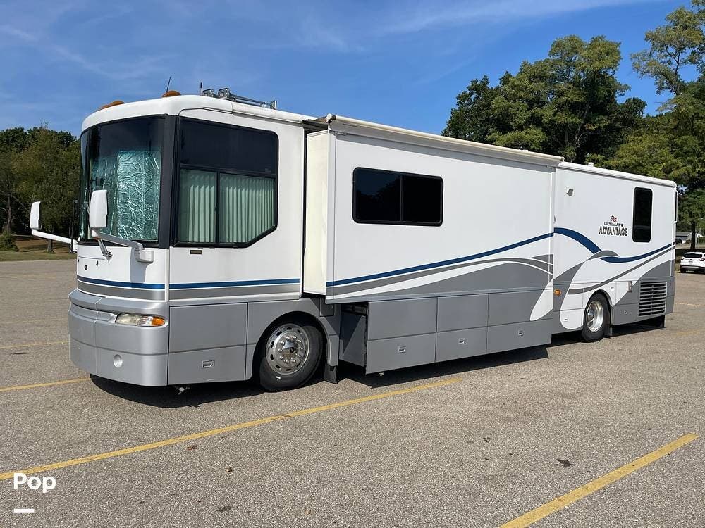 Call now about this 2001 Winnebago Ultimate Advantage 40J! 2001 Winnebago Ultimate Advantage 40J - Used Diesel Pusher For Sale by Pop RVs in Waterford Township, Michigan features Slideout, Air Conditioning, Awning, Leveling Jacks, Generator