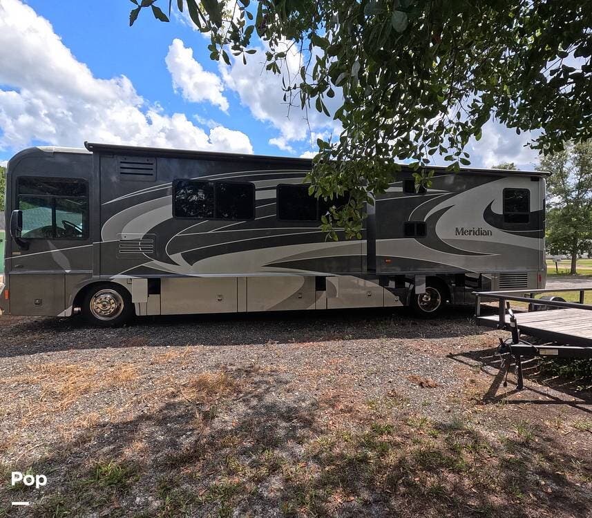 Call now about this 2011 Itasca Meridian V Class 39N! 2011 Itasca Meridian V Class 39N - Used Diesel Pusher For Sale by Pop RVs in Middleburg, Florida features Generator, Slideout, Air Conditioning, Awning, Leveling Jacks
