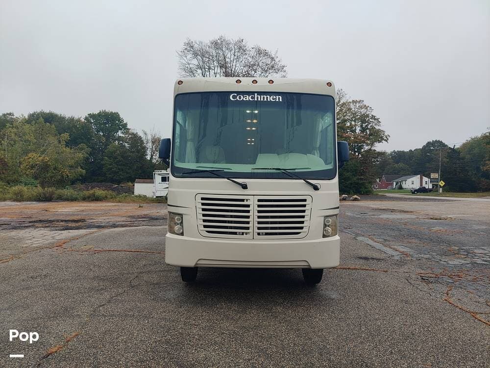Call now about this 2013 Coachmen Pursuit 31BDP! 2013 Coachmen Pursuit 31BDP - Used Class A For Sale by Pop RVs in Colchester, Connecticut features Leveling Jacks, Air Conditioning, Awning, Generator, Slideout