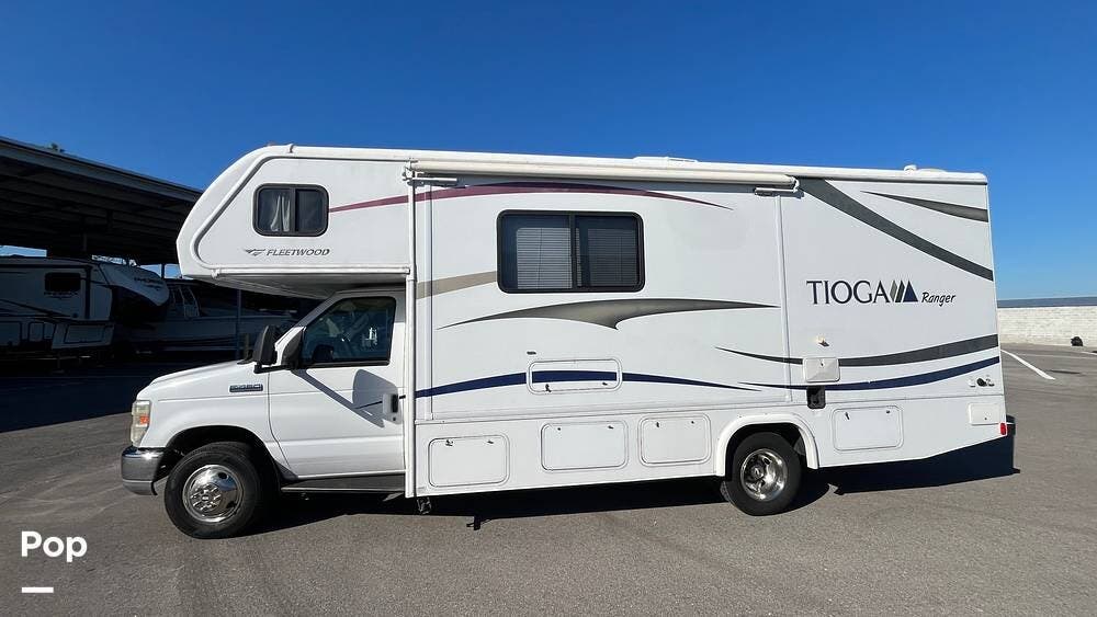 Call now about this 2011 Fleetwood Tioga Ranger 25G! 2011 Fleetwood Tioga Ranger 25G - Used Class C For Sale by Pop RVs in Parrish, Florida features Slideout, Air Conditioning, Generator, Awning