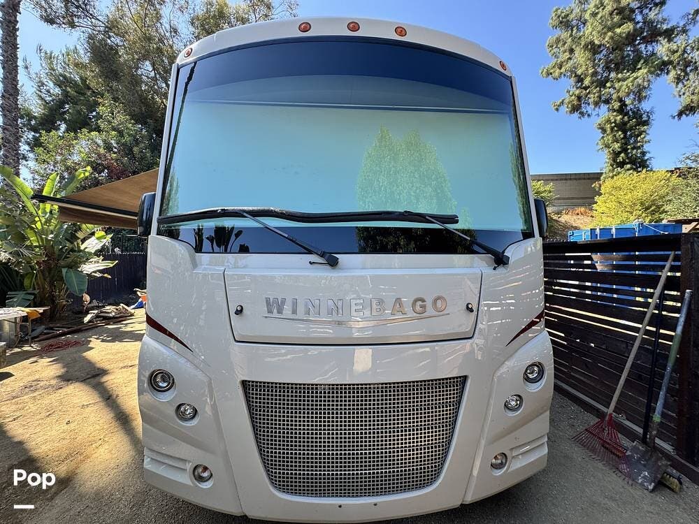 Contact us now about this 2018 Winnebago Vista 31BE! 2018 Vista 31BE by Winnebago from Pop RVs in Van Nuys, California