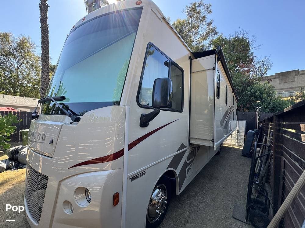 Call now about this 2018 Winnebago Vista 31BE! 2018 Winnebago Vista 31BE - Used Class A For Sale by Pop RVs in Van Nuys, California features Generator, Leveling Jacks, Air Conditioning, Awning, Slideout