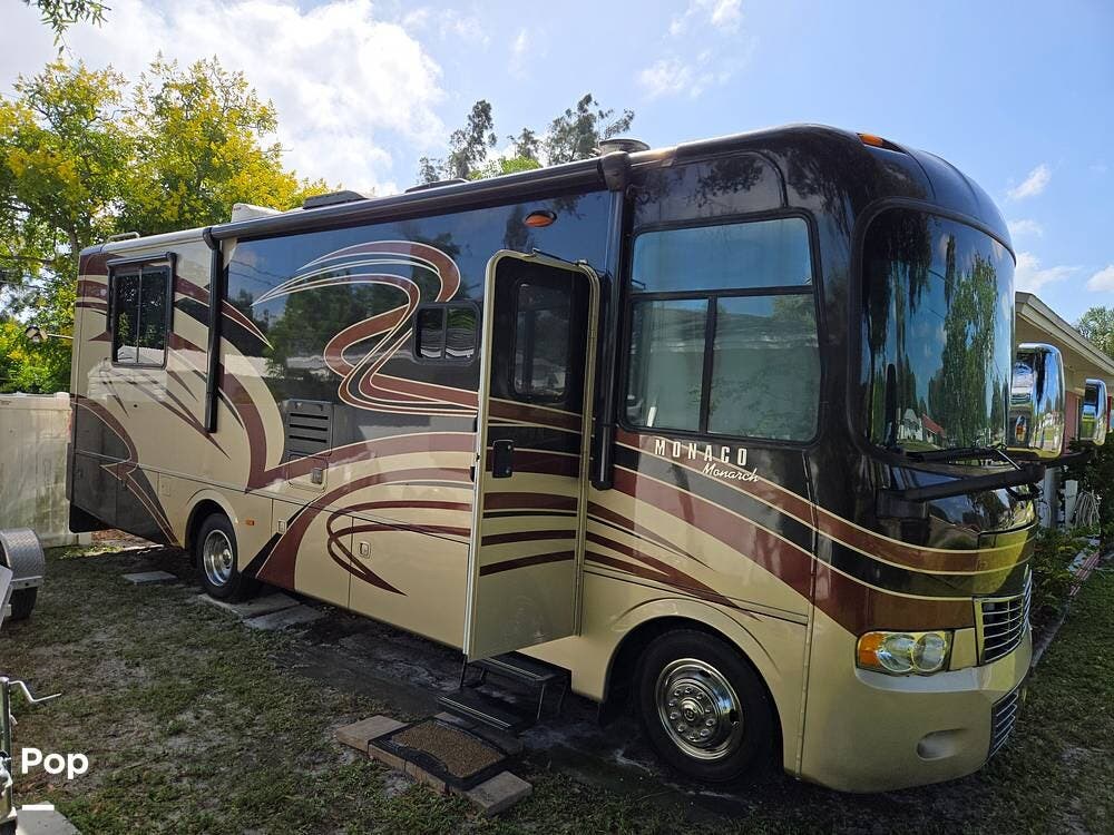 Contact us now about this 2011 Monaco RV Monarch 30SFS! 2011 Monarch 30SFS by Monaco RV from Pop RVs in Saint Petersburg, Florida