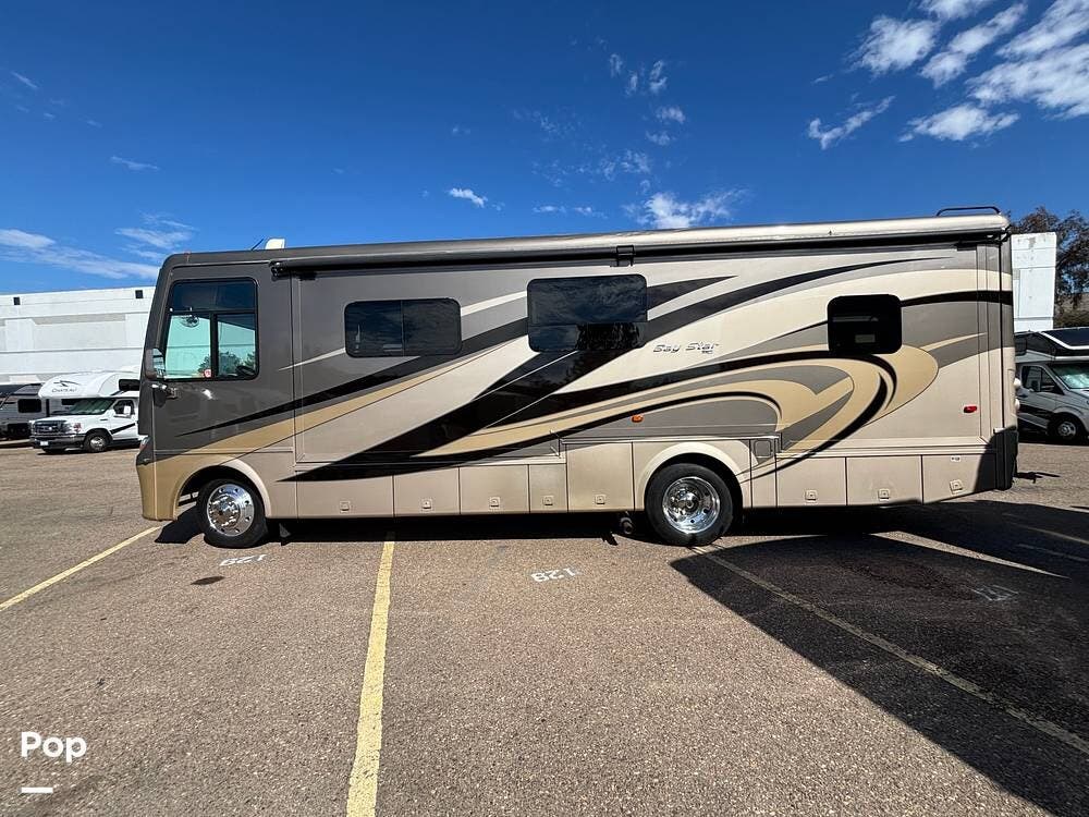 Call now about this 2015 Newmar Bay Star 3124! 2015 Newmar Bay Star 3124 - Used Class A For Sale by Pop RVs in San Diego, California features Slideout, Leveling Jacks, Generator, Air Conditioning, Awning
