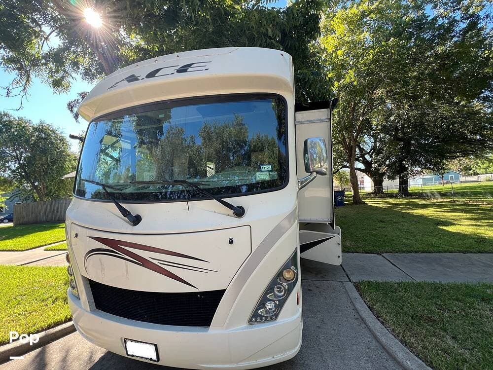 Call now about this 2018 Thor Motor Coach A.C.E. 27.2! 2018 Thor Motor Coach A.C.E. 27.2 - Used Class A For Sale by Pop RVs in Hitchcock, Texas features Air Conditioning, Generator, Slideout, Awning, Leveling Jacks