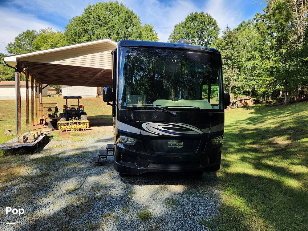 Call now about this 2019 Newmar Bay Star 3124! 2019 Newmar Bay Star 3124 - Used Class A For Sale by Pop RVs in King, North Carolina features Leveling Jacks, Slideout, Generator, Awning, Air Conditioning