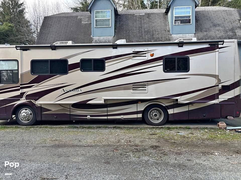 Call now about this 2010 Damon Astoria Pacific 3470! 2010 Damon Astoria Pacific 3470 - Used Diesel Pusher For Sale by Pop RVs in Covington, Washington features Leveling Jacks, Slideout, Generator, Awning, Air Conditioning