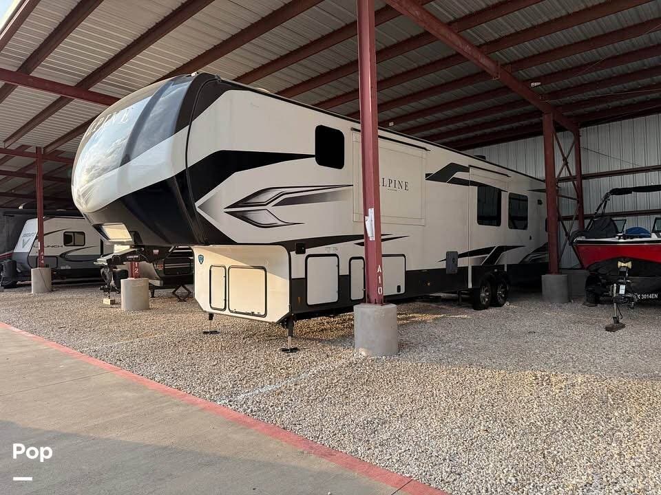 Call now about this 2023 Keystone Alpine 3910FK! 2023 Keystone Alpine 3910FK - Used Fifth Wheel For Sale by Pop RVs in Belton, Texas features Air Conditioning, Awning, Leveling Jacks, Slideout
