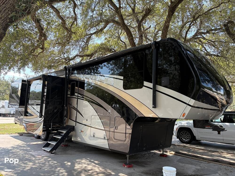 Contact us now about this 2022 Vanleigh Beacon 42RDB! 2022 Beacon 42RDB by Vanleigh from Pop RVs in Rockport, Texas