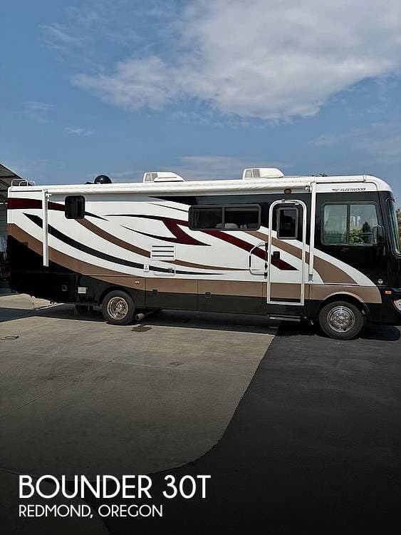 Email now about this 2011 Fleetwood Bounder 30T! Used 2011 Fleetwood Bounder 30T available in Redmond, Oregon