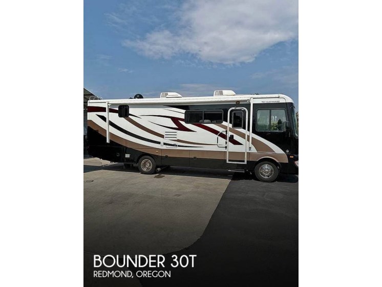 Email now about this 2011 Fleetwood Bounder 30T! Used 2011 Fleetwood Bounder 30T available in Redmond, Oregon
