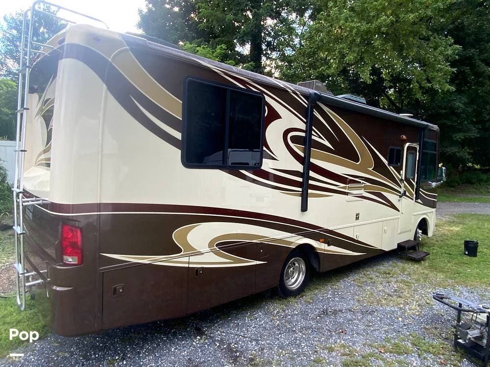 Contact us now about this 2011 Holiday Rambler Vacationer 30SFS! 2011 Vacationer 30SFS by Holiday Rambler from Pop RVs in Mount Laurel, New Jersey