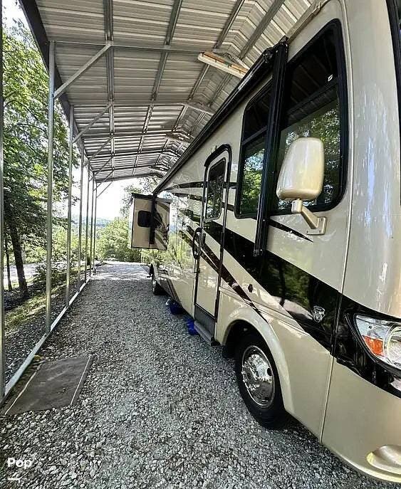 Call now about this 2014 Newmar Bay Star 3124! 2014 Newmar Bay Star 3124 - Used Class A For Sale by Pop RVs in Franklin, North Carolina features Slideout, Awning, Leveling Jacks, Air Conditioning, Generator