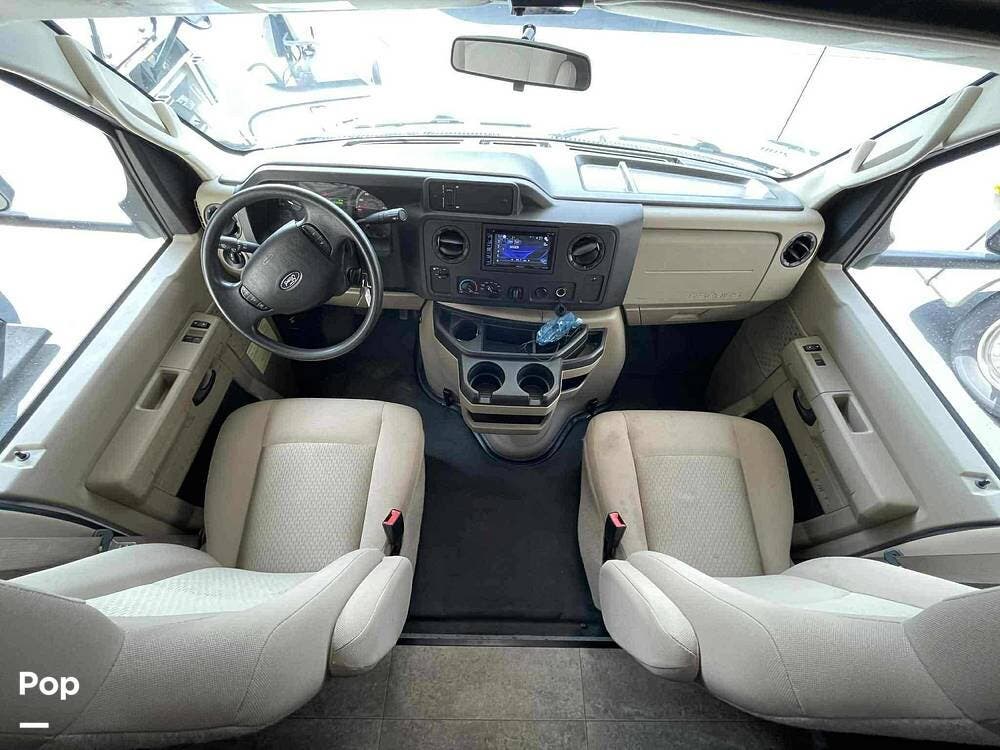 Call now about this 2018 Winnebago Minnie Winnie 31D! 2018 Winnebago Minnie Winnie 31D - Used Class C For Sale by Pop RVs in Omer, Michigan features Air Conditioning, Awning, Generator, Slideout