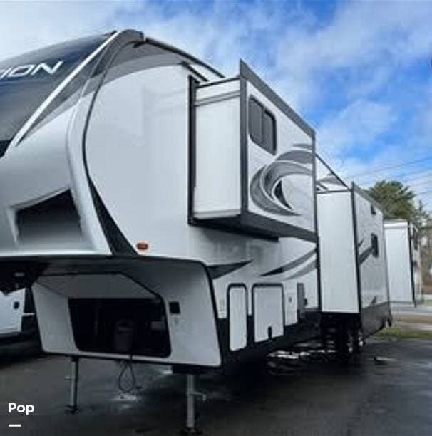 Call now about this 2022 Grand Design Reflection 311BHS! 2022 Grand Design Reflection 311BHS - Used Fifth Wheel For Sale by Pop RVs in Old Orchard Beach, Maine features Air Conditioning, Awning, Leveling Jacks, Slideout
