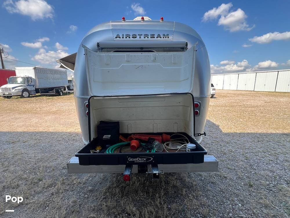 Contact us now about this 2016 Airstream Flying Cloud 23FB! 2016 Flying Cloud 23FB by Airstream from Pop RVs in Stafford, Texas