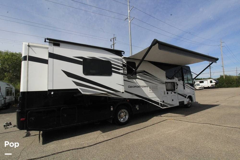 Call now about this 2022 Forest River Georgetown GT5 34M! 2022 Forest River Georgetown GT5 34M - Used Class A For Sale by Pop RVs in Franklin, Ohio features Generator, Awning, Leveling Jacks, Air Conditioning, Slideout