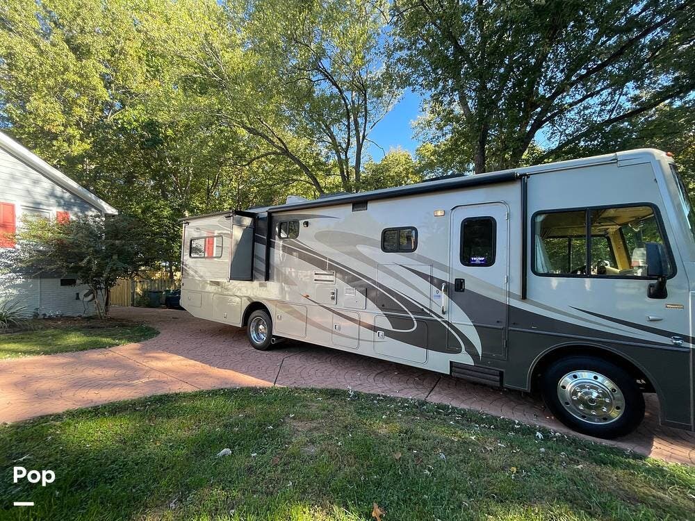 Contact us now about this 2013 Winnebago Vista 35F! 2013 Vista 35F by Winnebago from Pop RVs in Charlotte, North Carolina