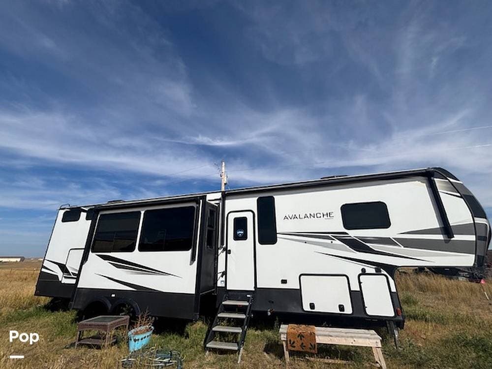 Contact us now about this 2021 Keystone Avalanche 395BH! 2021 Avalanche 395BH by Keystone from Pop RVs in Gillette, Wyoming
