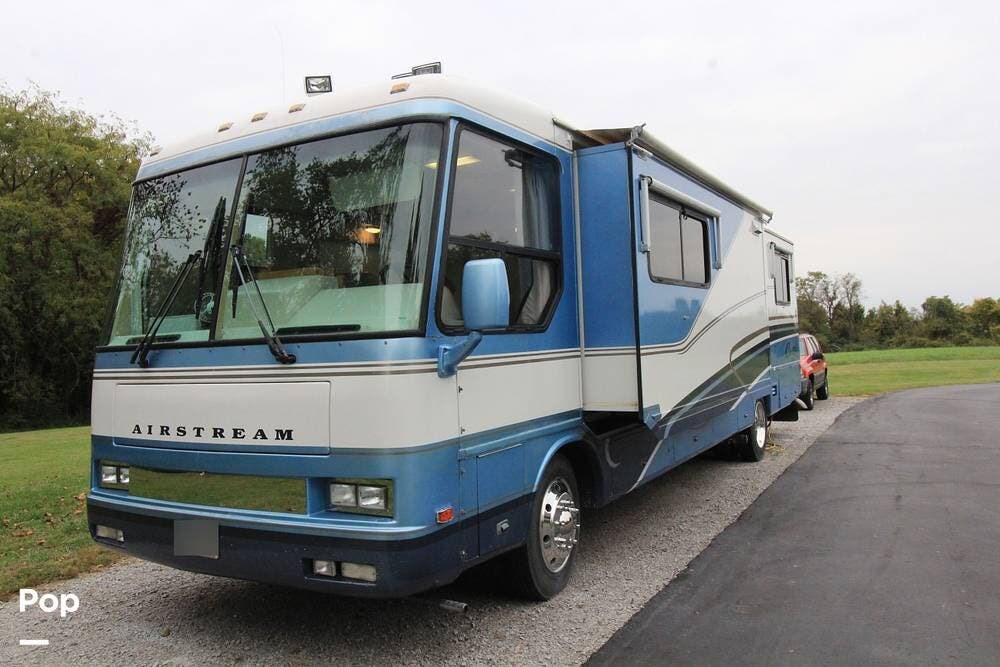 Call now about this 1999 Airstream Cutter 35! 1999 Airstream Cutter 35 - Used Diesel Pusher For Sale by Pop RVs in Cincinnati, Ohio features Leveling Jacks, Air Conditioning, Awning, Generator, Slideout