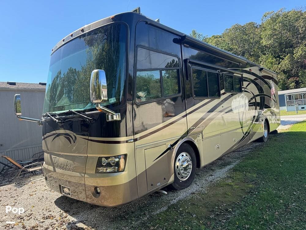 Call now about this 2008 Tiffin Phaeton 40QDH! 2008 Tiffin Phaeton 40QDH - Used Diesel Pusher For Sale by Pop RVs in Rogers, Arkansas features Awning, Slideout, Air Conditioning, Generator
