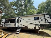 Call now about this 2022 Coachmen Brookstone 374RK! 2022 Coachmen Brookstone 374RK - Used Fifth Wheel For Sale by Pop RVs in De Kalb, Texas features Air Conditioning, Leveling Jacks, Awning, Slideout