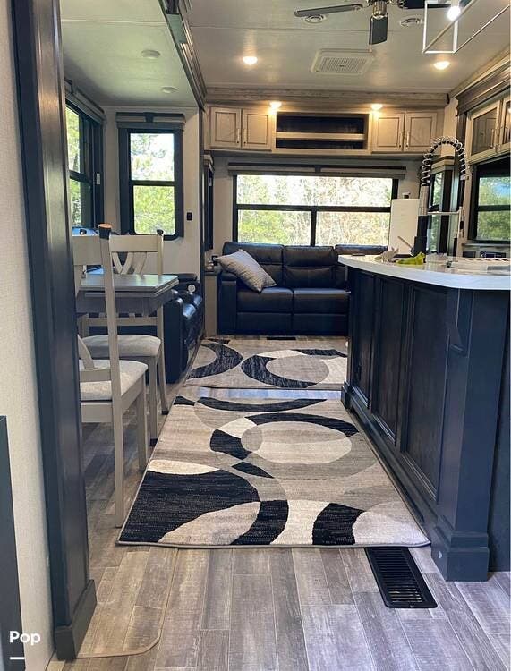 Call now about this 2022 Keystone Alpine 3220RL! 2022 Keystone Alpine 3220RL - Used Fifth Wheel For Sale by Pop RVs in Bailey, Colorado features Leveling Jacks, Air Conditioning, Slideout