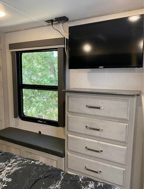 Contact us now about this 2022 Keystone Alpine 3220RL! 2022 Alpine 3220RL by Keystone from Pop RVs in Bailey, Colorado