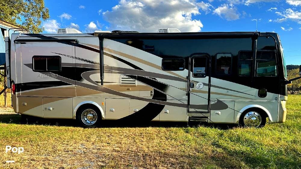 Call now about this 2010 Tiffin Allegro Open Road 32BA! 2010 Tiffin Allegro Open Road 32BA - Used Class A For Sale by Pop RVs in Church Hill, Tennessee features Air Conditioning, Slideout, Awning, Leveling Jacks, Generator