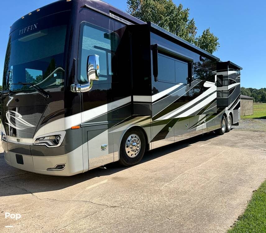 Call now about this 2022 Tiffin Allegro Bus 45OPP! 2022 Tiffin Allegro Bus 45OPP - Used Diesel Pusher For Sale by Pop RVs in Minden, Louisiana features Leveling Jacks, Awning, Slideout, Generator, Air Conditioning