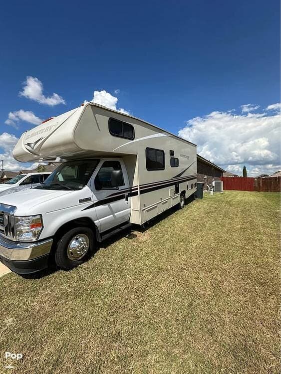 Call now about this 2023 Coachmen Leprechaun 230CB! 2023 Coachmen Leprechaun 230CB - Used Class C For Sale by Pop RVs in Killeen, Texas features Generator, Air Conditioning