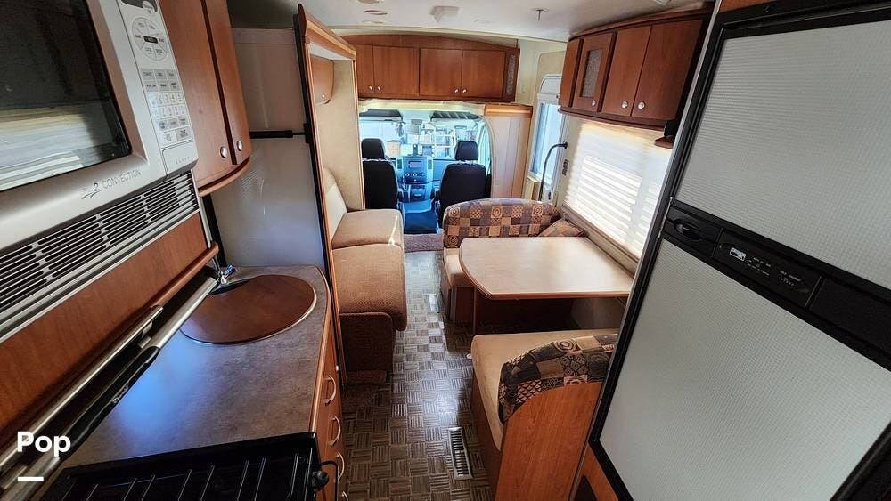 Call now about this 2008 Itasca Navion 24H! 2008 Itasca Navion 24H - Used Class C For Sale by Pop RVs in Reno, Nevada features Generator, Awning, Air Conditioning, Slideout