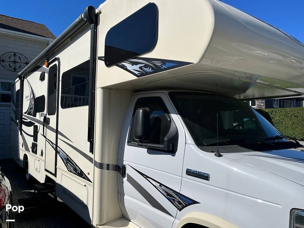 Call now about this 2017 Jayco Greyhawk 31DS! 2017 Jayco Greyhawk 31DS - Used Class C For Sale by Pop RVs in Blue Point, New York features Slideout, Awning, Air Conditioning, Leveling Jacks, Generator