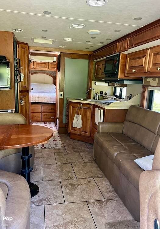 Call now about this 2014 Tiffin Allegro Breeze 28BR! 2014 Tiffin Allegro Breeze 28BR - Used Diesel Pusher For Sale by Pop RVs in Walnutport, Pennsylvania features Leveling Jacks, Awning, Slideout, Generator, Air Conditioning