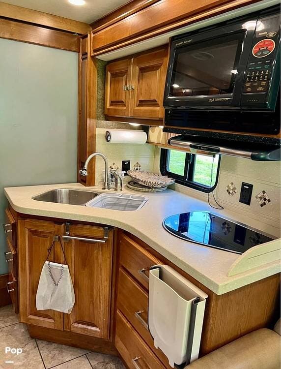 Used 2014 Tiffin Allegro Breeze 28BR available in Walnutport, Pennsylvania