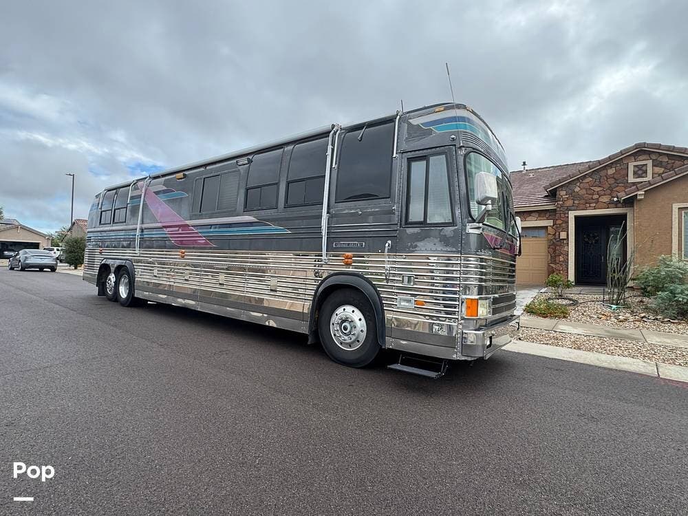 Call now about this 1993 Prevost Royale Le Mirage XL XL 40! 1993 Prevost Royale Le Mirage XL XL 40 - Used Diesel Pusher For Sale by Pop RVs in Surprise, Arizona features Awning, Air Conditioning, Leveling Jacks, Generator