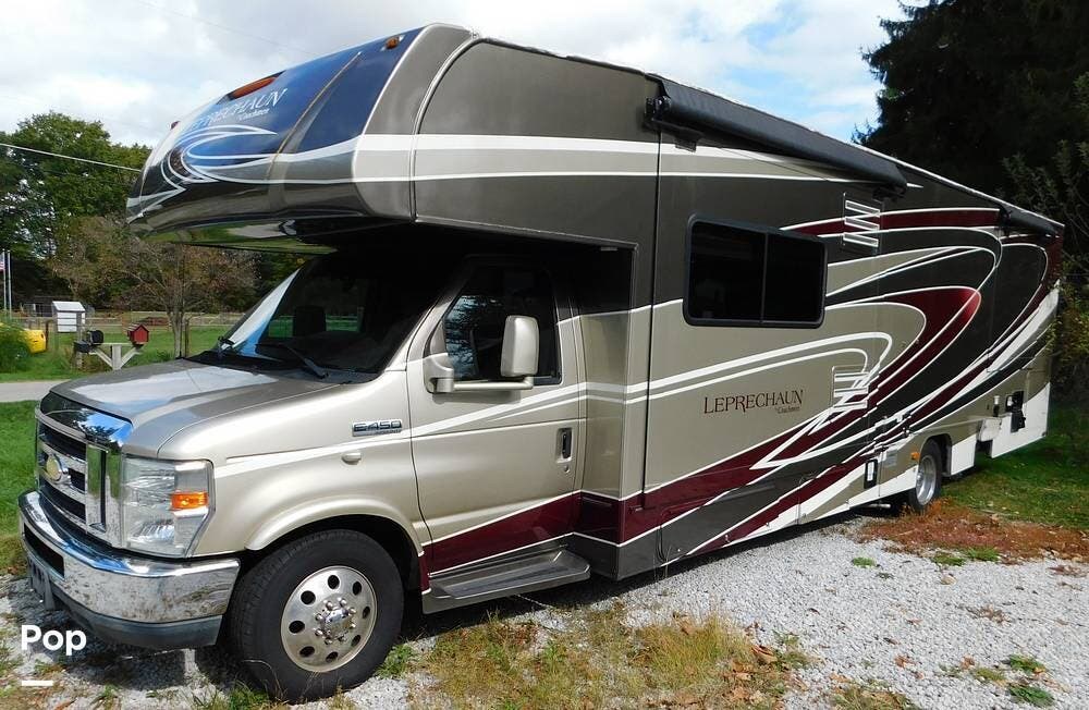 Call now about this 2015 Coachmen Leprechaun 317SA! 2015 Coachmen Leprechaun 317SA - Used Class C For Sale by Pop RVs in Norton, Ohio features Slideout, Generator, Air Conditioning, Awning