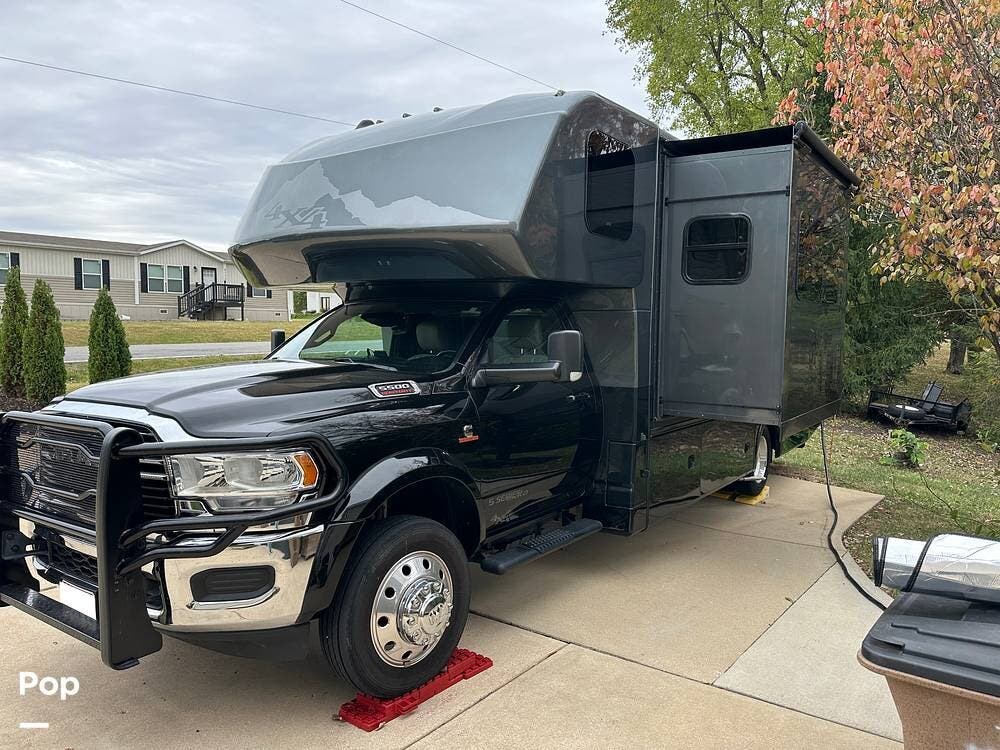 Contact us now about this 2022 Dynamax Corp Isata 5 28SS 4X4! 2022 Isata 5 28SS 4X4 by Dynamax Corp from Pop RVs in Labadie, Missouri