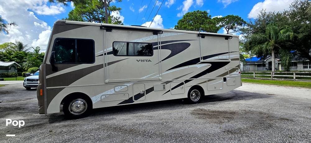 Contact us now about this 2015 Winnebago Vista 27N! 2015 Vista 27N by Winnebago from Pop RVs in Loxahatchee, Florida