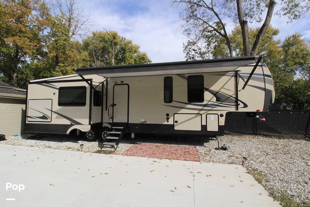 Call now about this 2021 Forest River Sandpiper 372LOK! 2021 Forest River Sandpiper 372LOK - Used Fifth Wheel For Sale by Pop RVs in Dayton, Ohio features Awning, Slideout, Leveling Jacks, Air Conditioning