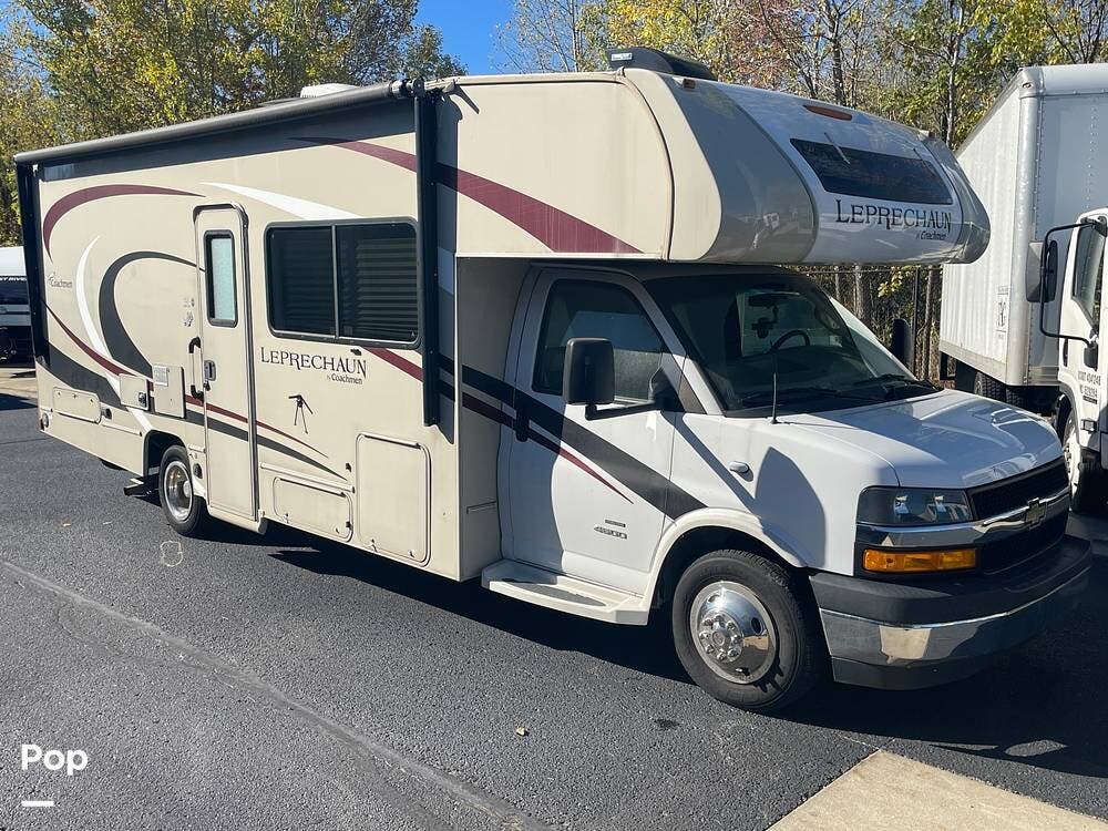 Call now about this 2020 Coachmen Leprechaun 260DS! 2020 Coachmen Leprechaun 260DS - Used Class C For Sale by Pop RVs in Fraser, Michigan features Air Conditioning, Generator, Slideout, Awning