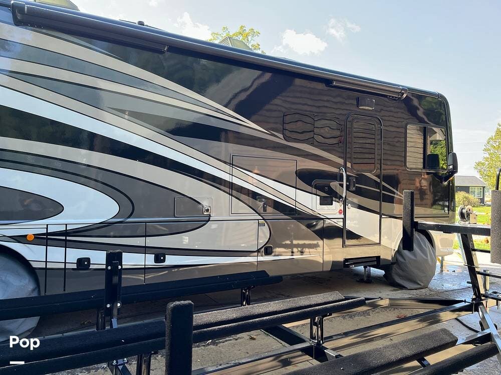 Contact us now about this 2019 Fleetwood Bounder 35K! 2019 Bounder 35K by Fleetwood from Pop RVs in Hudson, Indiana