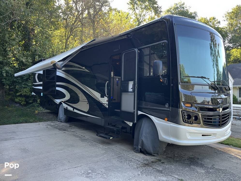 Call now about this 2019 Fleetwood Bounder 35K! 2019 Fleetwood Bounder 35K - Used Class A For Sale by Pop RVs in Hudson, Indiana features Slideout, Awning, Air Conditioning, Generator, Leveling Jacks