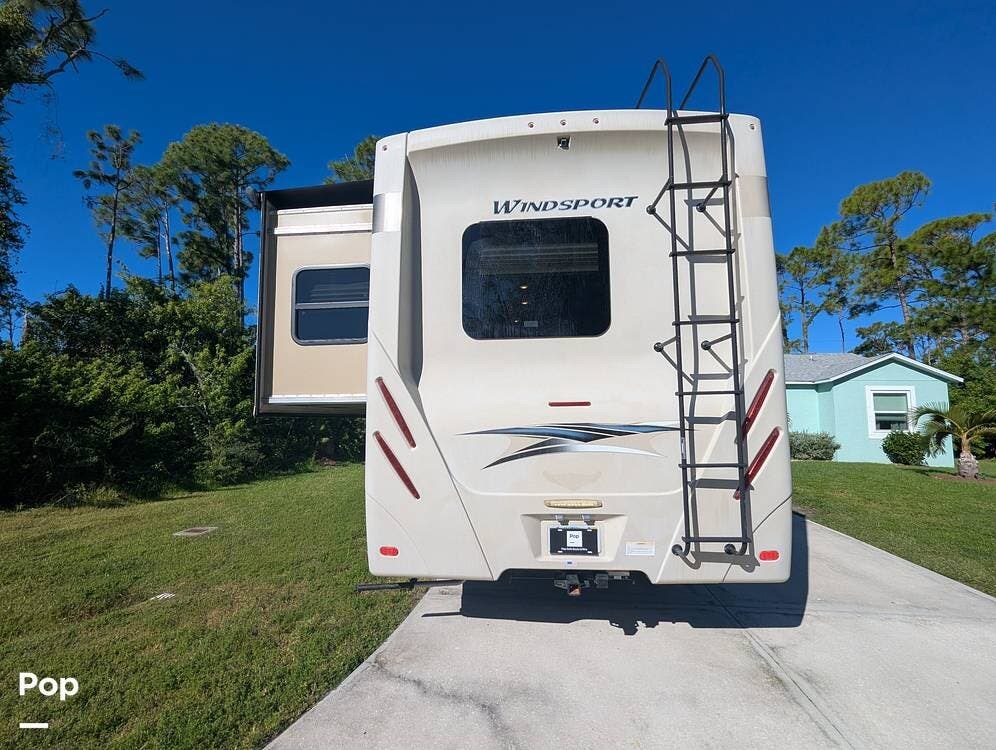 Contact us now about this 2021 Thor Motor Coach Windsport 31C! 2021 Windsport 31C by Thor Motor Coach from Pop RVs in Port Charlotte, Florida