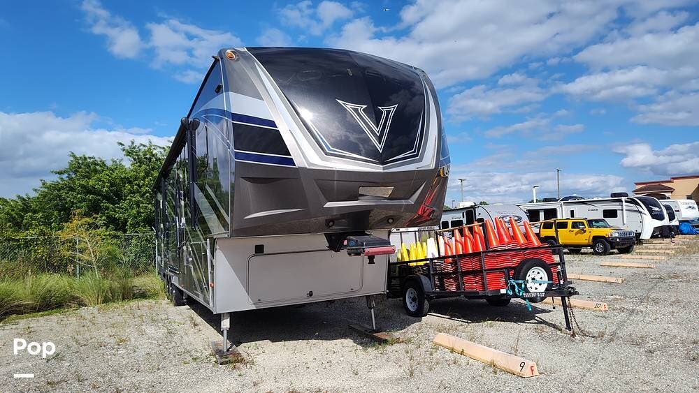 Contact us now about this 2018 Dutchmen Voltage Epic 4150! 2018 Voltage Epic 4150 by Dutchmen from Pop RVs in Lehigh Acres, Florida