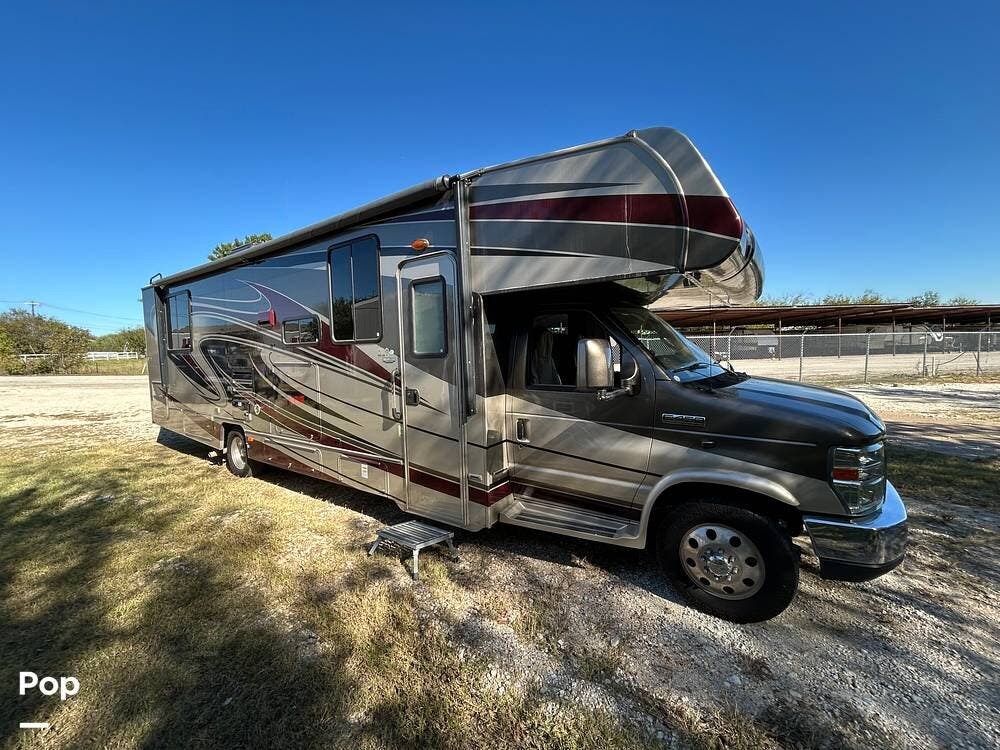 Call now about this 2015 Coachmen Leprechaun 319DS! 2015 Coachmen Leprechaun 319DS - Used Class C For Sale by Pop RVs in Alvarado, Texas features Awning, Slideout, Generator, Air Conditioning