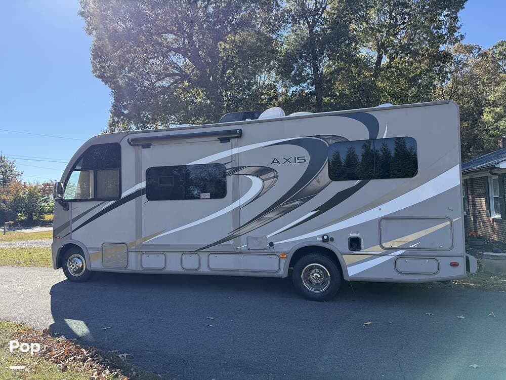 Call now about this 2016 Thor Motor Coach Axis 24.1! 2016 Thor Motor Coach Axis 24.1 - Used Class A For Sale by Pop RVs in Reidsville, North Carolina features Slideout, Awning, Generator, Air Conditioning