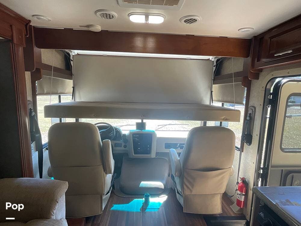 Call now about this 2015 Forest River Georgetown 270S! 2015 Forest River Georgetown 270S - Used Class A For Sale by Pop RVs in Fountain Inn, South Carolina features Air Conditioning, Slideout, Awning, Generator