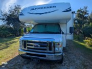 Contact us now about this 2017 Forest River Sunseeker 3170DS! 2017 Sunseeker 3170DS by Forest River from Pop RVs in Port Charlotte, Florida